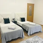 Hostel Rooms, Ideal Location For Tourists