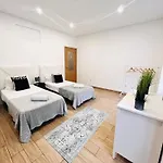 Rooms, Ideal Location For Tourists Hostel *