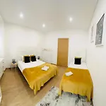 Hostel Rooms, Ideal Location For Tourists *