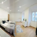 Rooms, Ideal Location For Tourists *
