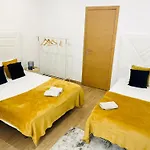 Rooms, Ideal Location For Tourists Hostel