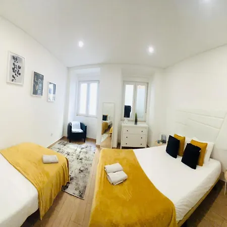 Хостел Rooms, Ideal Location For Tourists