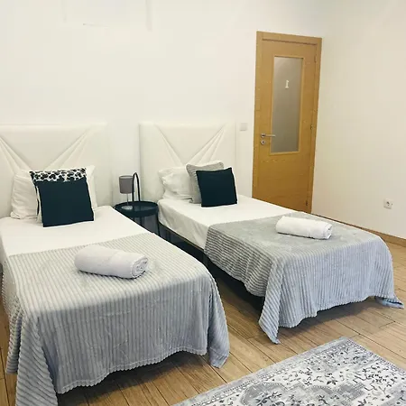 Хостел Rooms, Ideal Location For Tourists