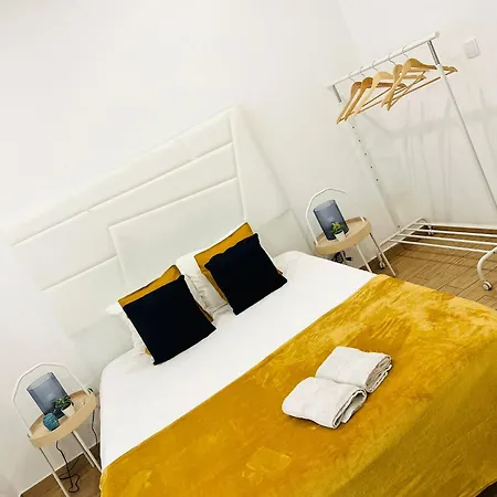 Хостел Rooms, Ideal Location For Tourists