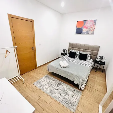 Rooms, Ideal Location For Tourists