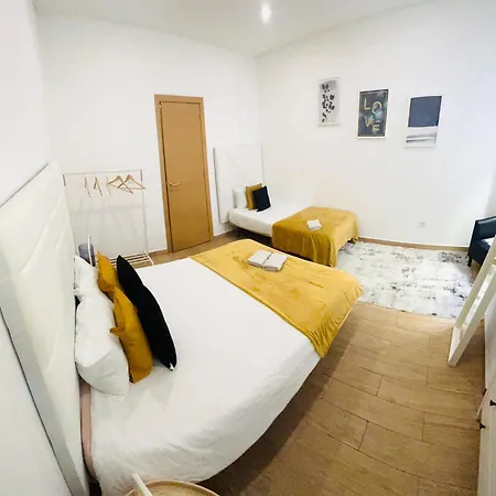 Rooms, Ideal Location For Tourists