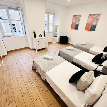 Rooms, Ideal Location For Tourists * Lisbona