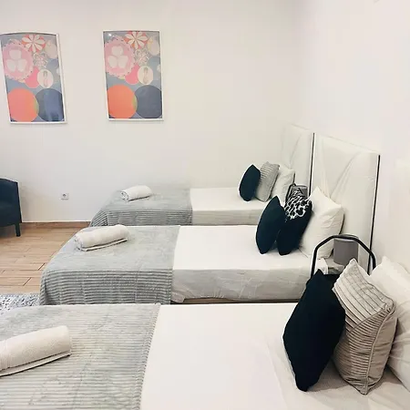 Rooms, Ideal Location For Tourists