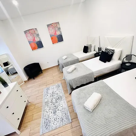 Хостел Rooms, Ideal Location For Tourists
