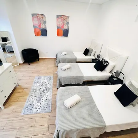 Rooms, Ideal Location For Tourists