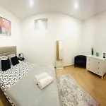 Rooms, Ideal Location For Tourists * Lissabon